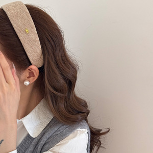 Bandeau large en tissu tricoté avec étiquette dorée, style coréen automne/hiver, 14 cm, pour femme, idéal pour les fêtes et le quotidien - Product Image 4