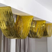 Rideau de plafond en fils de pluie PET épaissis et allongés avec pompons pour la décoration de salles de fête d'anniversaire et de mariage