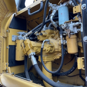 Escavatore Cat 336 personalizzato in fabbrica con braccio telescopico da 26 m e benna a pinza da 2 m³ per operazioni in metropolitana e pozzi profondi - Product Image 6