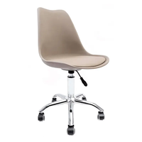 Vente en gros Chaises françaises en plastique marron Chaise à roulettes Chaise de salle à manger avec roulettes