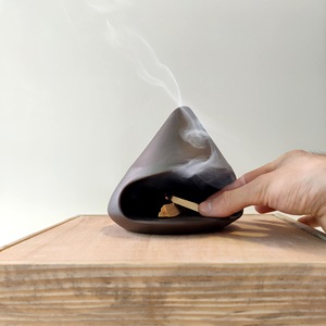 Quemador de Incienso de Cerámica con Forma de Cono, Horno de Aromaterapia con Reflujo, Estilo Moderno, Antiolor, Marca Jalo - Product Image 1
