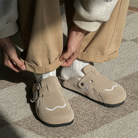 Mules en daim pour hommes avec semelle en liège et bride à boucle réglable, design de couture unique, chaussures confortables à enfiler