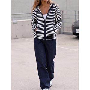 Cardigan à capuche zippé rayé sur mesure pour femme, pull court oversize à manches longues en tricot, tenue d'automne - Product Image 5