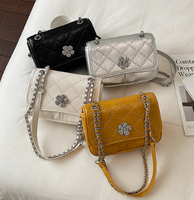 Tas Selempang Wanita Elegan Berlian dengan Aksen Bunga Logam, Tas Selempang Kecil Persegi dengan Tali Rantai, Tas Tangan Fashion