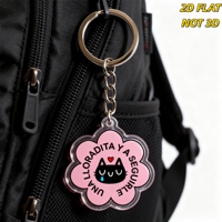 Gantungan Kunci Akrilik Bunga Pink dengan Kucing Hitam Menangis, Aksesoris Frasa Bahasa Spanyol yang Lucu, Una Lloradita Y a Seguirle