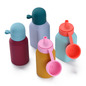 Tasse à bec en silicone pour bébé avec couvercle à paille, tasse à boire pour tout-petits, vaisselle pour repas d'enfants, logo personnalisé, vente en gros - Product Image 5