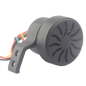 Bocina de marcha atrás activada por voz universal de 12V 24V para vehículos de ingeniería y triciclos, bocina eléctrica impermeable - Product Image 1