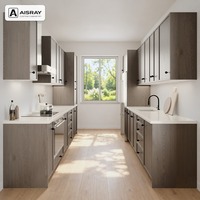 Meuble de cuisine Shaker en chêne blanc pour aménagement en U, avec portes fines à cadre fumé, boîtes en MDF et boutons ronds