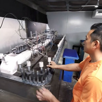 Petit équipement de peinture automatique pour boîtiers de capteurs industriels, ligne de pulvérisation personnalisée pour le processus de fabrication de dispositifs de capteurs
