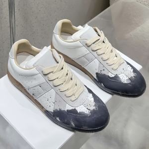 Chaussures de marche décontractées personnalisées MM6 Pigment Graffiti pour femmes, légères, respirantes, luxueuses, tendance, en cuir véritable, absorbant les chocs - Product Image 1