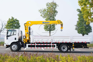 Camion grue 4x4 ISUZU 4WD pour tout-terrain, grue montée sur camion de 5T avec caisse de chargement - Product Image 4