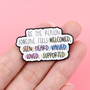 Spilla in metallo BE the REASON, distintivo creativo con lettere inglesi, accessorio per gioielli e abbigliamento - Product Image 2