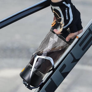 Bouteille de secousse électrique noire/rose/blanche/bleue de charge automatique d'ABS portatif universel pour la poudre de protéine de forme physique de sports - Product Image 1