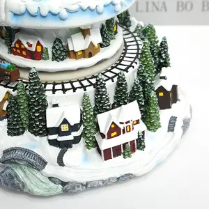 KG natale personalizzato all'ingrosso stile europeo Adornos de Navidad treno rotante luce musicale resina casa decorazioni natalizie