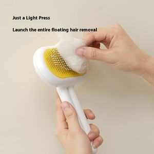 Cápsula Cepillo de aseo para mascotas Herramienta de depilación suave para perros y gatos Peine ergonómico de piel suelta con puntas de masaje - Product Image 1