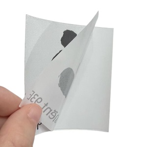 Etiquetas Adhesivas de Satén Personalizadas de Fábrica, Marcas Impresas Desgarrables para Producción de Prendas de Tela, Entrega Rápida - Product Image 4