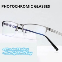 Lunettes Photochromiques Anti-Reflet Bleues pour Hommes 2026 – Monture Demi-Cerclée Creuse en Métal, Style Affaires Tendance, Verres Photogrey 2026