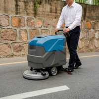 Autolaveuse électrique autoportée avec nettoyage à l'eau froide, conception portable 24V et balayeuse manuelle pour sols