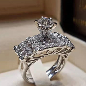 Anello Statement Audace da Donna, Gioiello Elegante per le Dita - Product Image 1