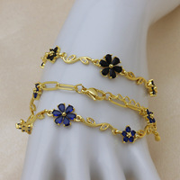 Collier tendance pour femme en cuivre plaqué or 18 carats avec chaînes florales style plante, pétales épanouis et zircon coloré