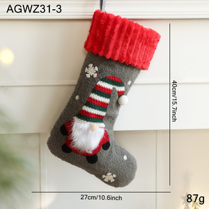 Chaussettes de Noël en gros, chaussettes en peluche flocon de neige avec Tomte 3D et bordure en fausse fourrure pour décoration de cheminée - Product Image 5