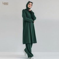 Ensemble de Sport Personnalisable pour Femmes Musulmanes – Vente en Gros de Tenues Islamiques Modestes : Haut Long et Pantalon de Survêtement avec Hijab