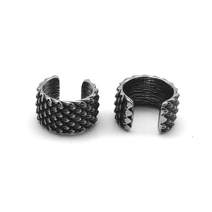 ต่างหูแบบหนีบผู้ชาย สแตนเลส 316L กันน้ำ ลายเกล็ดมังกร สีดำเงินโบราณ สไตล์ร็อค พังก์ เท่ห์ๆ สำหรับผู้ชาย - Product Image 2