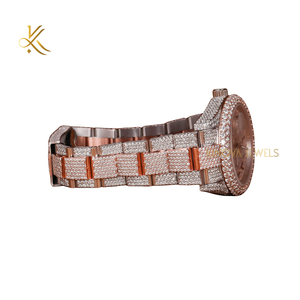 Reloj Moissanite Diamond con función de cronógrafo y movimiento de cuarzo de precisión diseñado para la precisión del estilo y el uso diario - Product Image 5