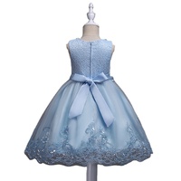 Robe de princesse brodée pour filles, robe de demoiselle d'honneur faite à la main avec des fleurs en perles