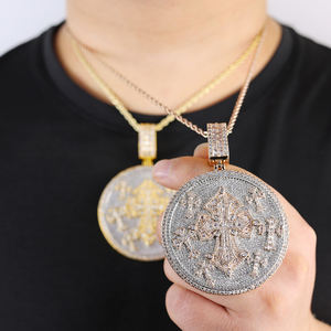 Kalung Liontin Besar Bulat Berat Bertabur Tujuh Salib Ganda Dua Warna untuk Pria, Perhiasan Hip Hop - Product Image 6