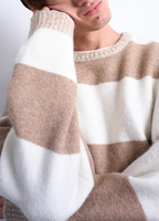 Pull-over en maille décontracté pour homme à col rond et manches longues avec logo frontal, idéal pour l'hiver (ODM)
