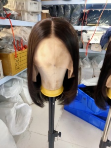 วิกผมตรงลูกไม้ด้าน<span class=keywords><strong>หน้า</strong></span>แบบชาวบราซิล<span class=keywords><strong>ผม</strong></span>มนุษย์แบบเป็นชั้นทรงผีเสื้อวิก<span class=keywords><strong>ผม</strong></span>ด้าน<span class=keywords><strong>หน้า</strong></span>แบบสมจริงขนาด13x4 - Product Image 4