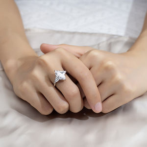 Anillo de Compromiso Messi Jewelry MSR-1668 de Oro de 18K con Diamante Cultivado en Laboratorio con Corte Marquesa para Mujer - Product Image 3