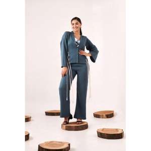 Conjunto de Pantalones y Blusa con Cordones Azules para Mujer, Conjunto de Dos Piezas Elegante con Detalle de Encaje, Look Moderno y Ajuste Cómodo - Product Image 6