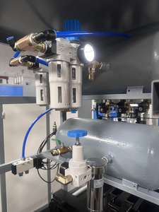 Machine <span class=keywords><strong>de</strong></span> soufflage semi-automatique pour bouteilles d'eau en PET, 4 cavités, fonctionnement et maintenance simples - Product Image 3