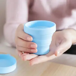 Schlussverkauf BPA-frei tragbar zusammenklappbarer Silikon-Reisetasse Becher umweltfreundlich wiederverwendbare Kaffee- und Teebecher und Untertassen