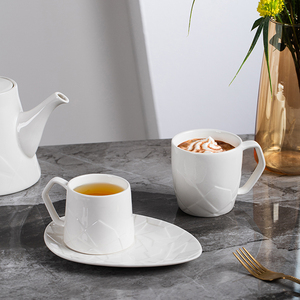 Tazza <span class=keywords><strong>da</strong></span> Tè in Ceramica Stile Europeo <span class=keywords><strong>con</strong></span> <span class=keywords><strong>Piattino</strong></span>, per Cappuccino e Caffè, Bianca <span class=keywords><strong>con</strong></span> Decorazioni in Rilievo, Set di Lusso - Product Image 5