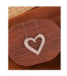 เครื่องประดับทองคำ 18K สำหรับวันแม่ ขายส่ง สร้อยคอจี้รูปหัวใจสลักชื่อได้ตามสั่ง สั่งซื้อจำนวนมากพร้อมกล่องของขวัญฟรี ขั้นต่ำ 2 ชิ้น - Product Image 1