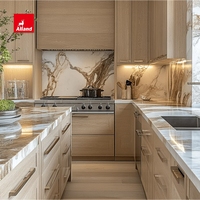 Armoire de cuisine de luxe Alland style dalle en placage de chêne blanc avec hotte en pierre monolithique, grand rangement fonctionnel pour cuisine