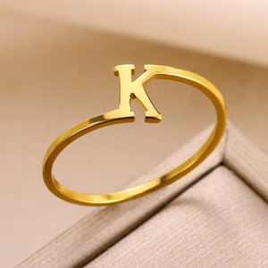 Bague en acier inoxydable plaqué or avec 26 lettres, bijoux initiaux pour femme, style classique, idéale pour le quotidien, option cadeau - Product Image 3
