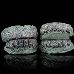 Grillz personnalisés en argent sterling 925 avec diamants de laboratoire taille rose |   Bijoux dentaires Hip Hop certifiés IGI pour hommes et femmes - Product Image 1