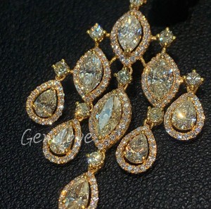 Boucles d'oreilles élégantes en or 18 carats avec diamants taillés en forme de poire cultivés en laboratoire, élégantes et exquises. - Product Image 2