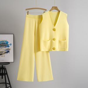 Conjunto informal de moda de verano para mujer CH, chaleco de punto transpirable con botones y pantalones de pierna ancha lisos, patrón sólido, combinación perfecta - Product Image 1