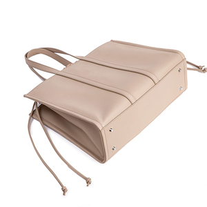 Sac fourre-tout en <span class=keywords><strong>cuir</strong></span> végétalien avec cordon de serrage Sac à main personnalisé pour femmes Sac à main de loisirs de haute qualité Grand sac à main <span class=keywords><strong>beige</strong></span> de luxe en PU souple avec logo - Product Image 4