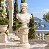 Buste classique en marbre romain, sculpture en pierre sculptée à la main, décor personnalisé sur piédestal pour villa, jardin, musée, cour, hôtel