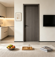 Portes intérieures modernes minimalistes en bois massif avec panneaux muraux, adaptées aux résidences, hôtels, appartements et projets d'aménagement.