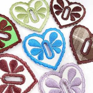 Nouvelle broderie en forme de cœur, patch brodé avec bouton-pression pour la décoration de vêtements - Product Image 3