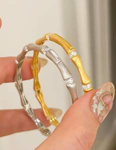 Bracelet manchette vintage en bambou givré Aimgal Fine Jewelry, en argent S925 et plaqué or 18 carats avec technique de tréfilage italienne - Product Image 1