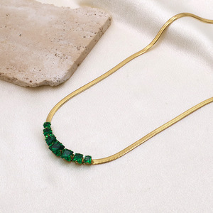 Neue europäische und amerikanische weibliche leichte Luxus-Halskette aus Titan-Stahl und Langen Schlangenknochen-Kette-Halsband Großhandel - Product Image 1