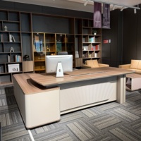 Bureau de direction de luxe en L avec rail électrique 54 mm, panneau LED et armoire à serrure à code – Suite de bureau complète pour immeuble commercial